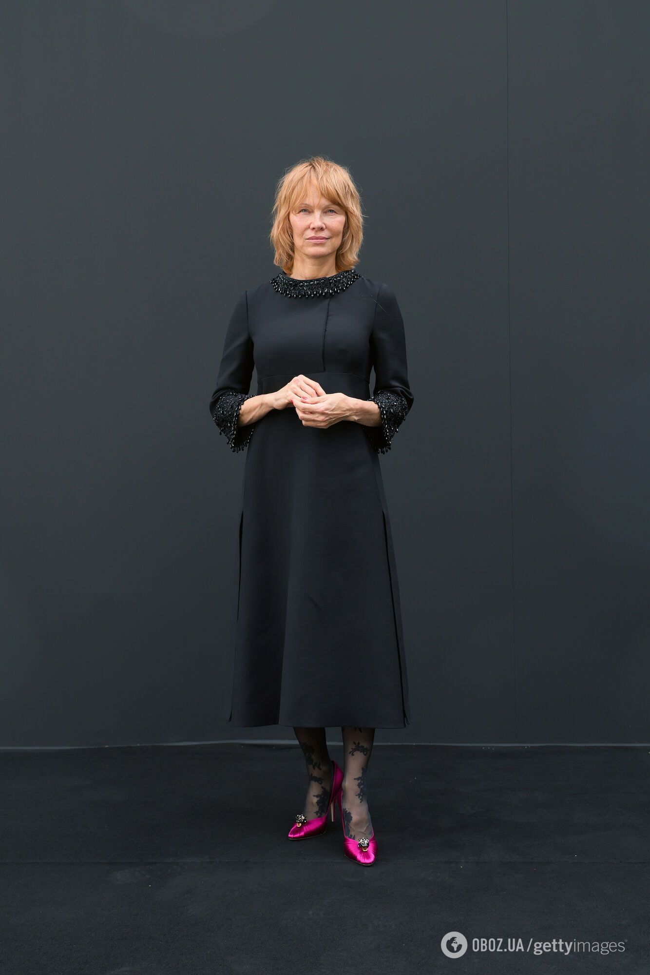 Прості капронки в минулому: Памела Андерсон показала, які колготки будуть в моді восени