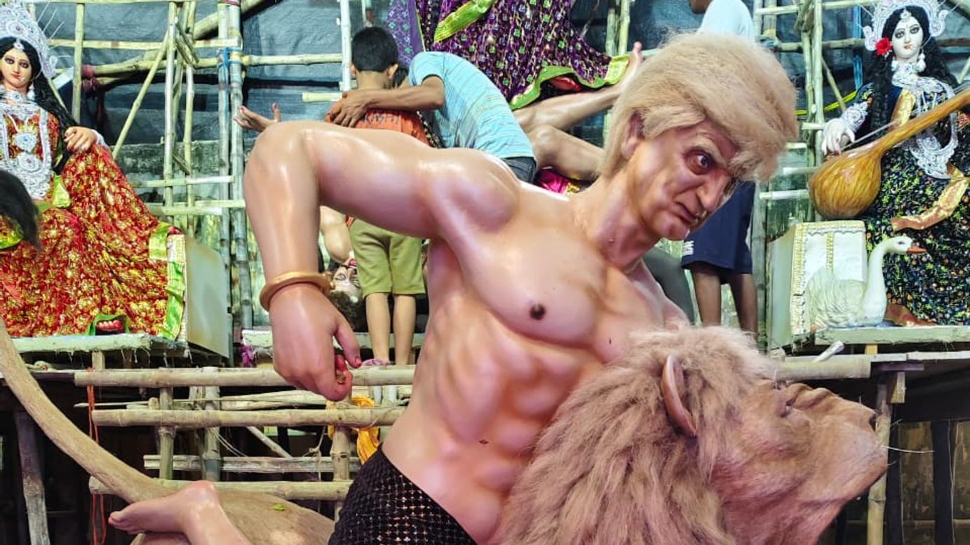 Виконувало роль демона: на фестивалі в Індії створили опудало, схоже на Трампа. Фото і відео