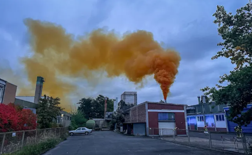 В Германии произошла авария на химзаводе, поднялся желтый дым: есть пострадавшие. Фото и видео