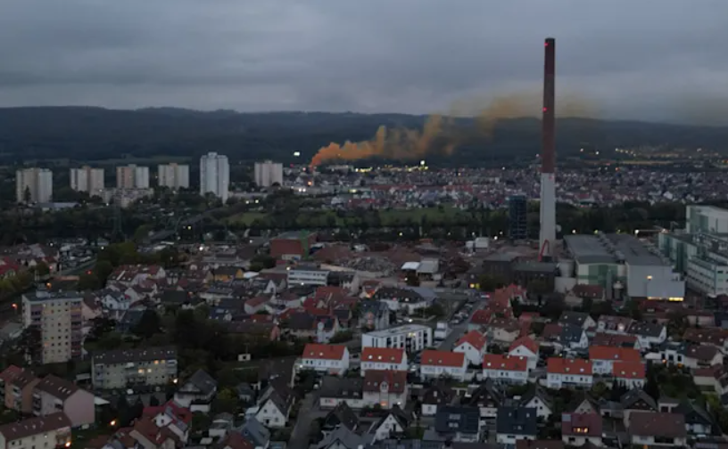В Германии произошла авария на химзаводе, поднялся желтый дым: есть пострадавшие. Фото и видео