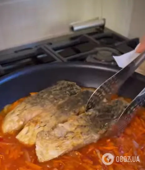 Сочная рыба на сковородке в томатном соусе: как вкусно приготовить на ужин