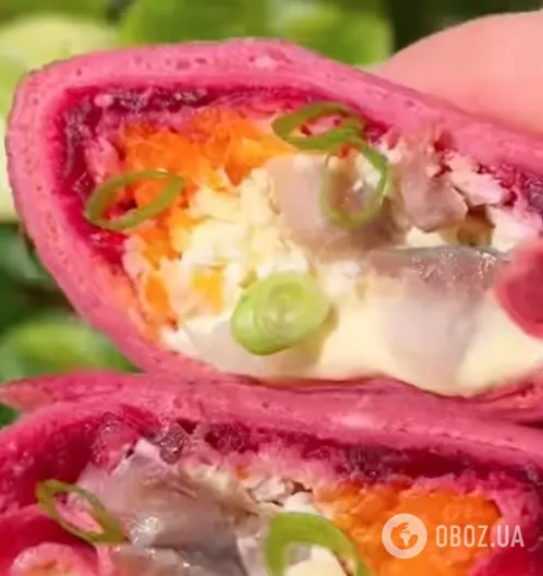 Блины ''Шуба'' со свеклы и с начинкой из сельди: самый простой рецепт закуски