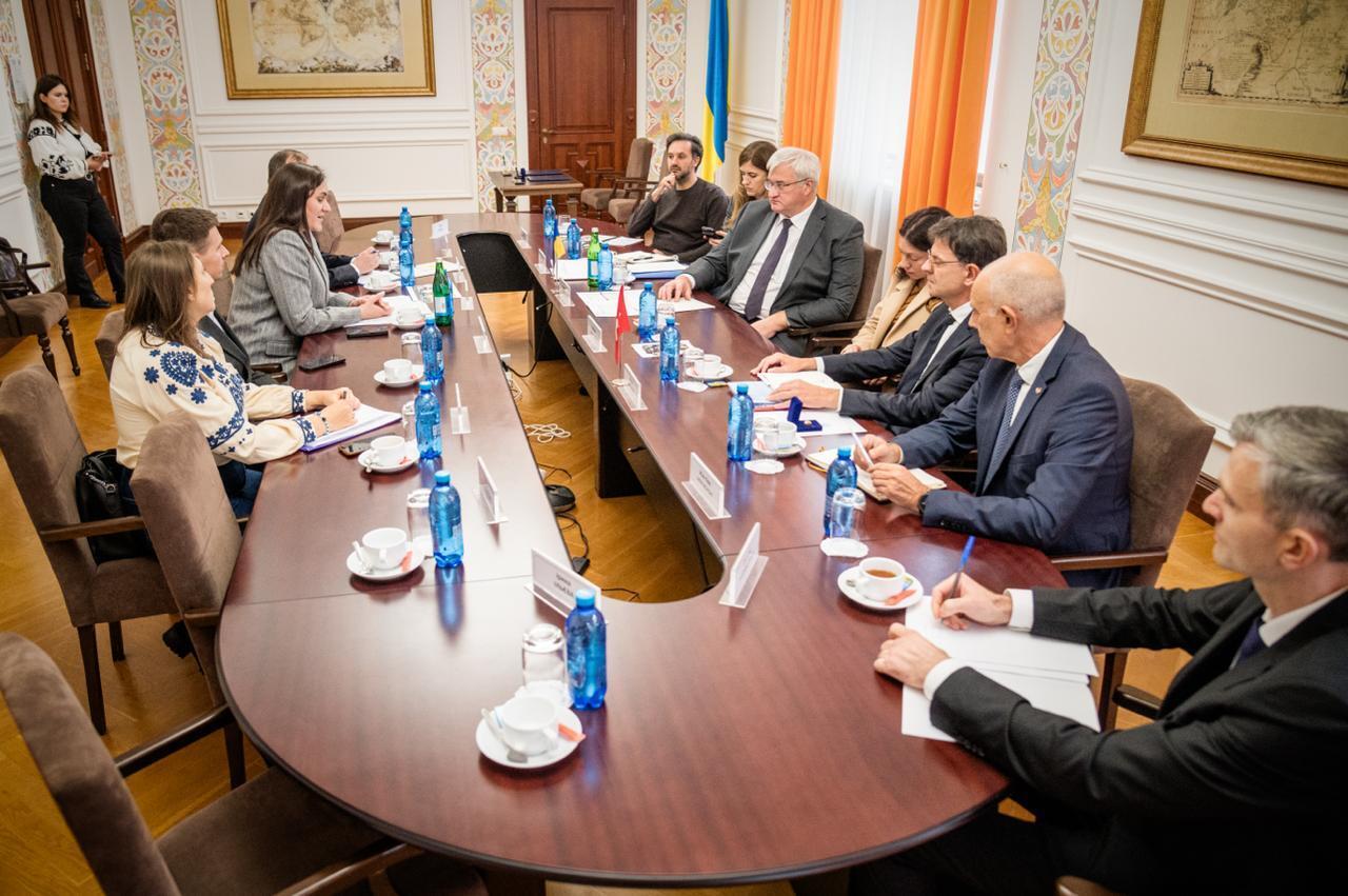 "Есть чем гордиться": Австралия вернула Украине уникальные археологические артефакты. Фото