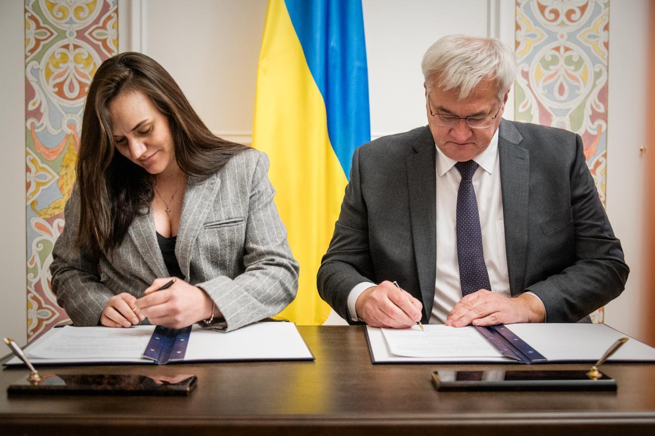 "Есть чем гордиться": Австралия вернула Украине уникальные археологические артефакты. Фото