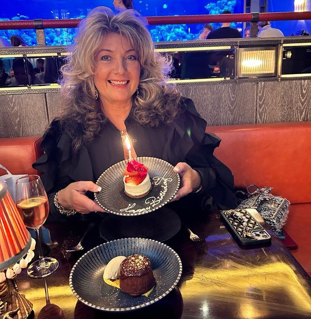 Дочка повторила успіх мами: який вигляд має "династія" англійських королев краси, які завоювали корону з різницею в 40 років. Фото