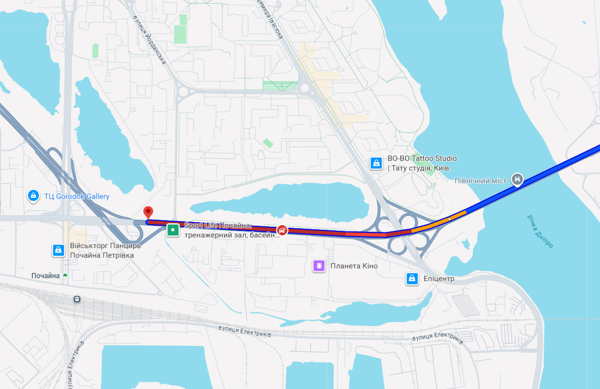 У Києві на проспекті Бандери сталась масова ДТП, виник затор. Подробиці, фото та відео