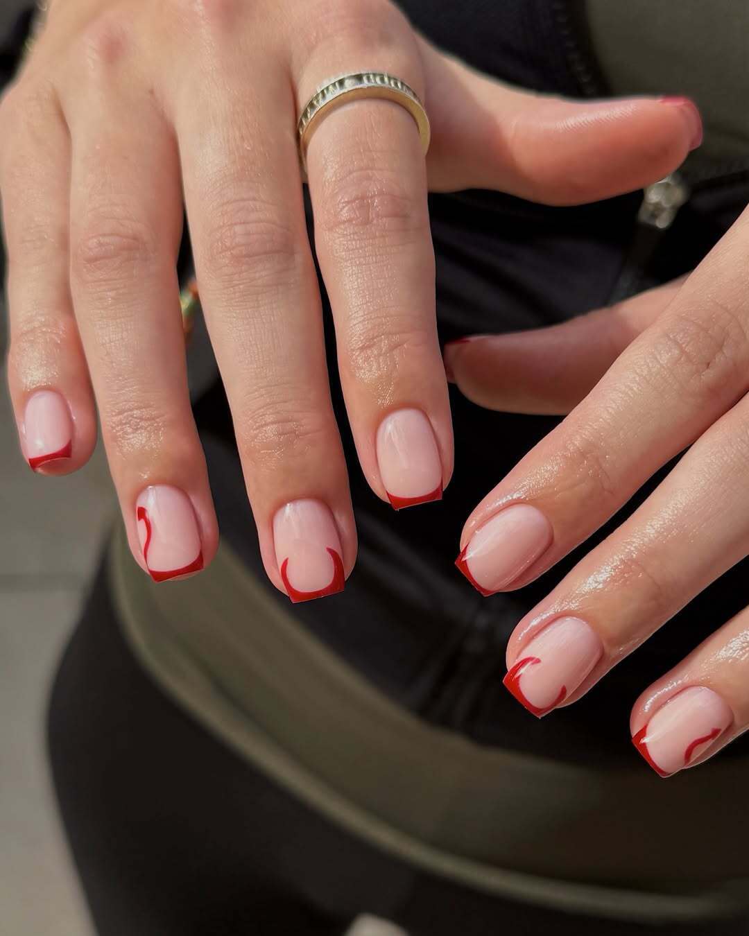 Семь небанальных идей маникюра на Хэллоуин 2025: от тыкв до "дьявольского" френча