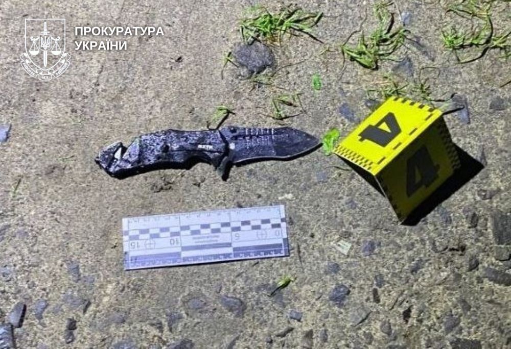 На Ровенщине мужчина ударил ножом полицейского во время задержания: патрульные применили оружие