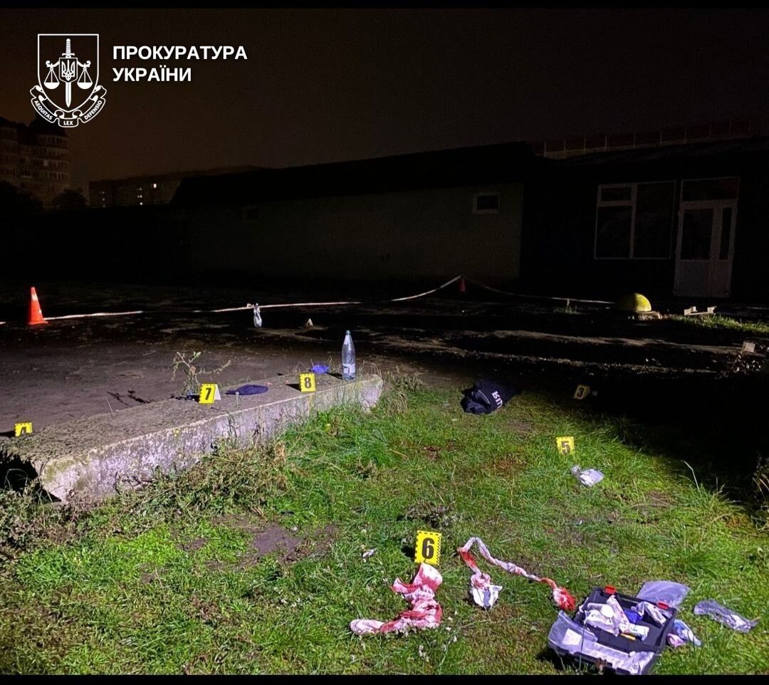 На Ровенщине мужчина ударил ножом полицейского во время задержания: патрульные применили оружие