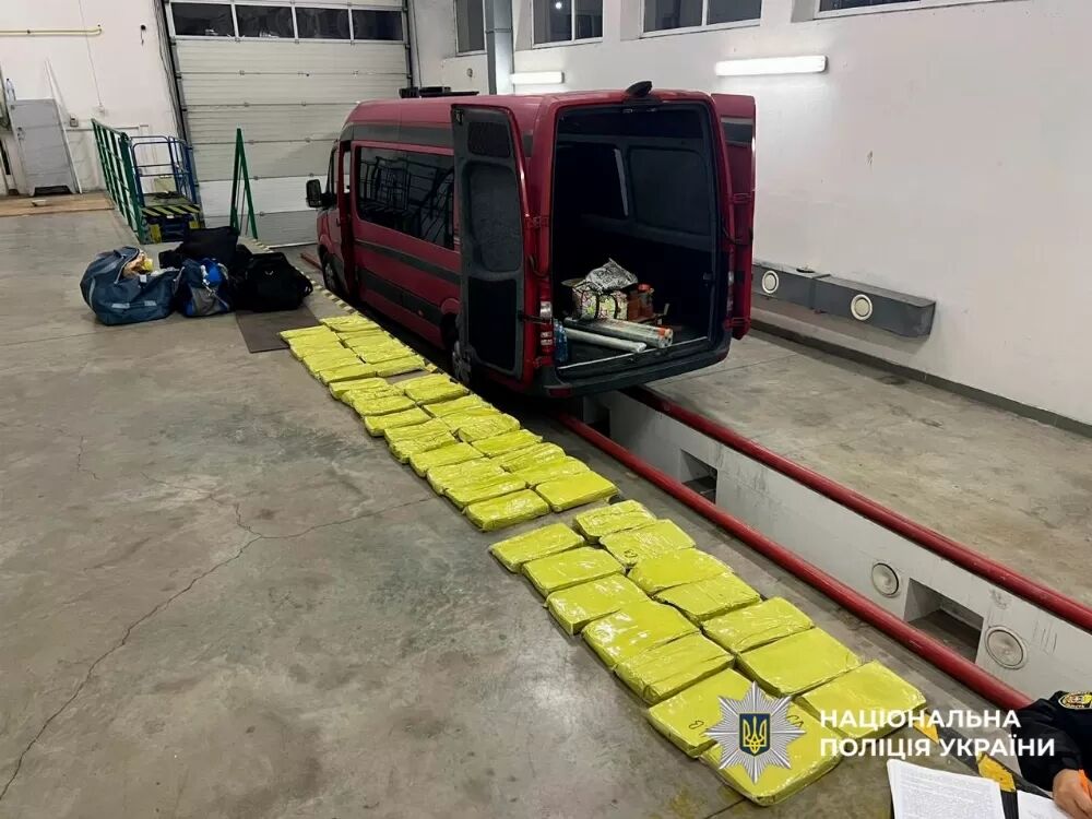 Наркотики під виглядом чаю: в Україні ліквідували масштабну наркомережу, яка труїла дітей, затримано десятки осіб. Фото і відео