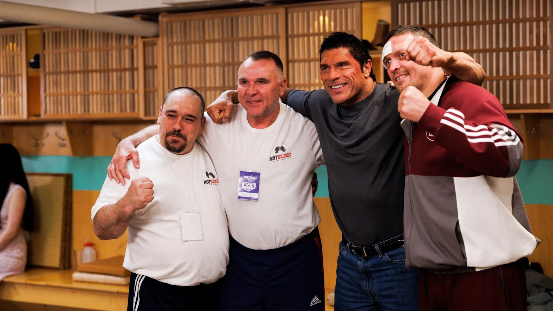 Усик побил Дуэйна Джонсона, который расплакался в Венеции: боксер сыграл известного украинца в голливудской драме, работал за торт и поразил критиков