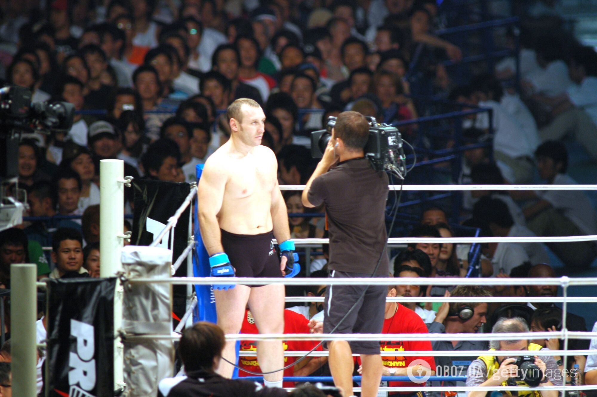 Усик побил Дуэйна Джонсона, который расплакался в Венеции: боксер сыграл известного украинца в голливудской драме, работал за торт и поразил критиков