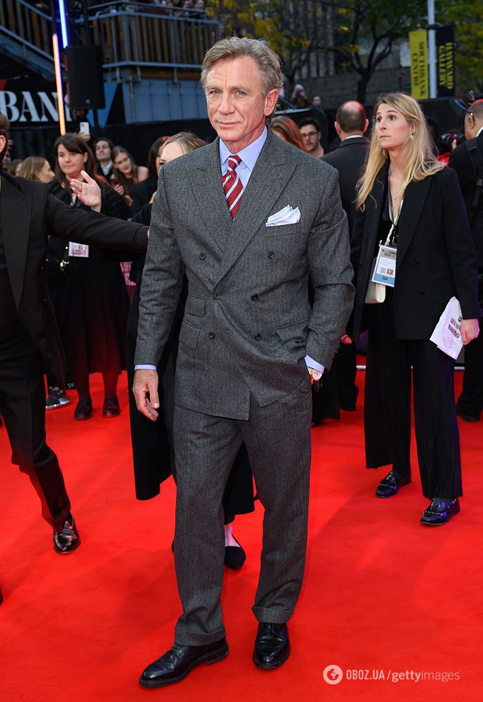 57-річний Деніел Крейг уперше за рік вийшов на червону доріжку з красунею-дружиною. Фото