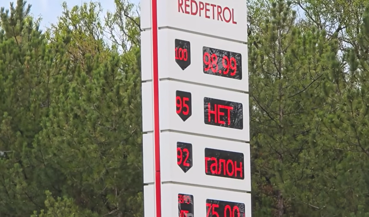 В окупованому Криму водії оголосили "полювання на бензин": ціна популярного пального зросла до 90 рублів