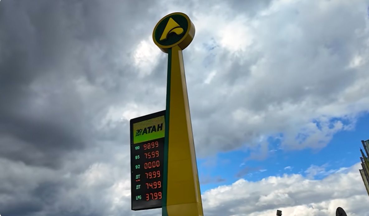 В окупованому Криму водії оголосили "полювання на бензин": ціна популярного пального зросла до 90 рублів