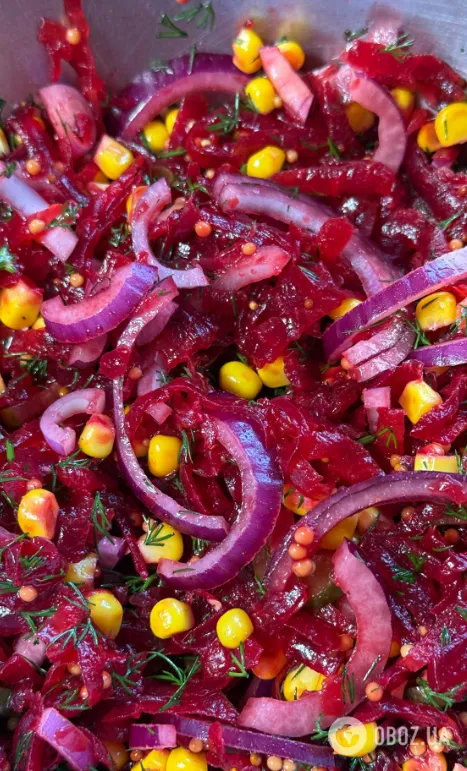 Вкусный салат из свеклы, лука и соленых огурцов: делимся простым рецептом