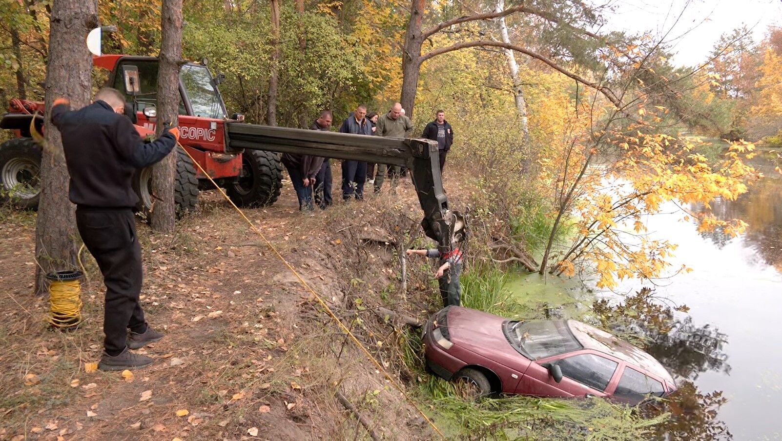 Тіло чоловіка знайшли за 50 метрів від місця трагедії: нові подробиці загибелі родини на Полтавщині. Фото