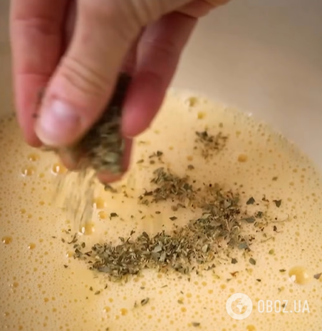 Вкусный пирог с капустой для сытного ужина: приготовьте элементарное тесто на кефире