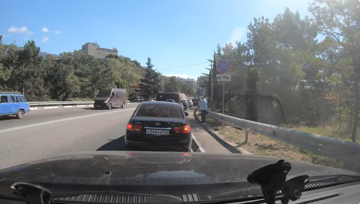 В окупованому Криму водії оголосили "полювання на бензин": ціна популярного пального зросла до 90 рублів