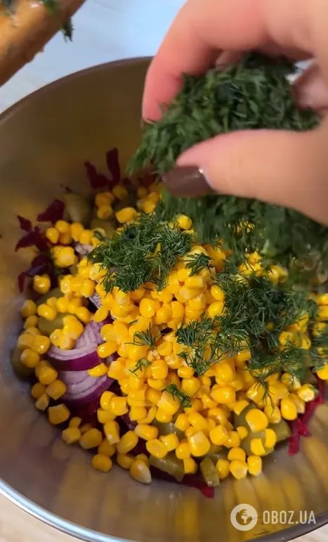 Вкусный салат из свеклы, лука и соленых огурцов: делимся простым рецептом