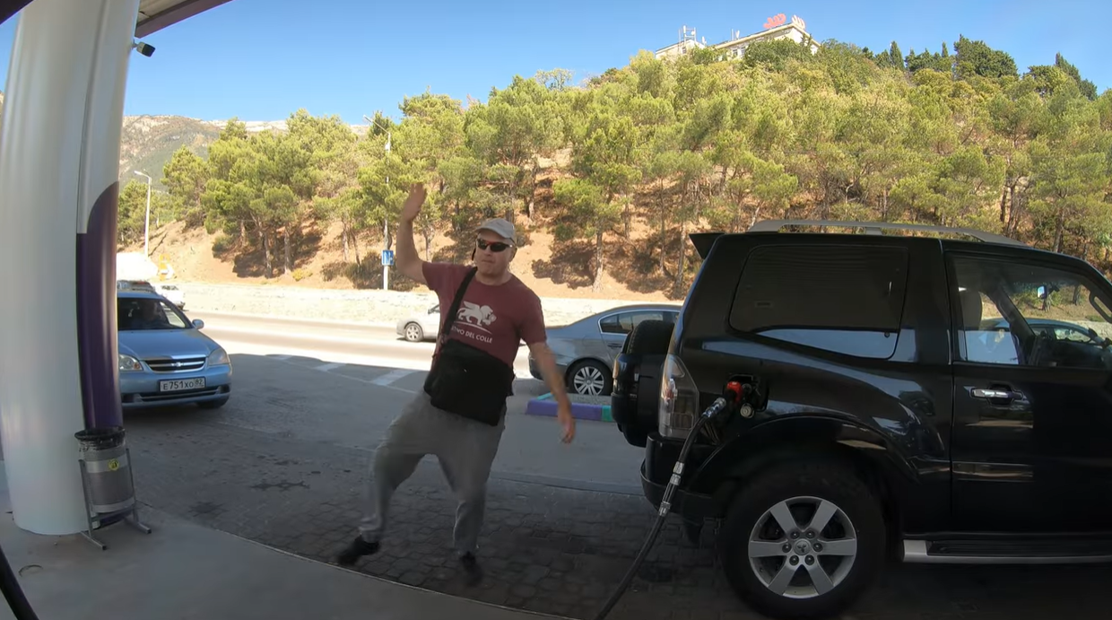 В окупованому Криму водії оголосили "полювання на бензин": ціна популярного пального зросла до 90 рублів