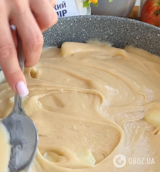 Пышная домашняя ''Шарлотка'' к чаю: делимся рецептом самого удачного теста