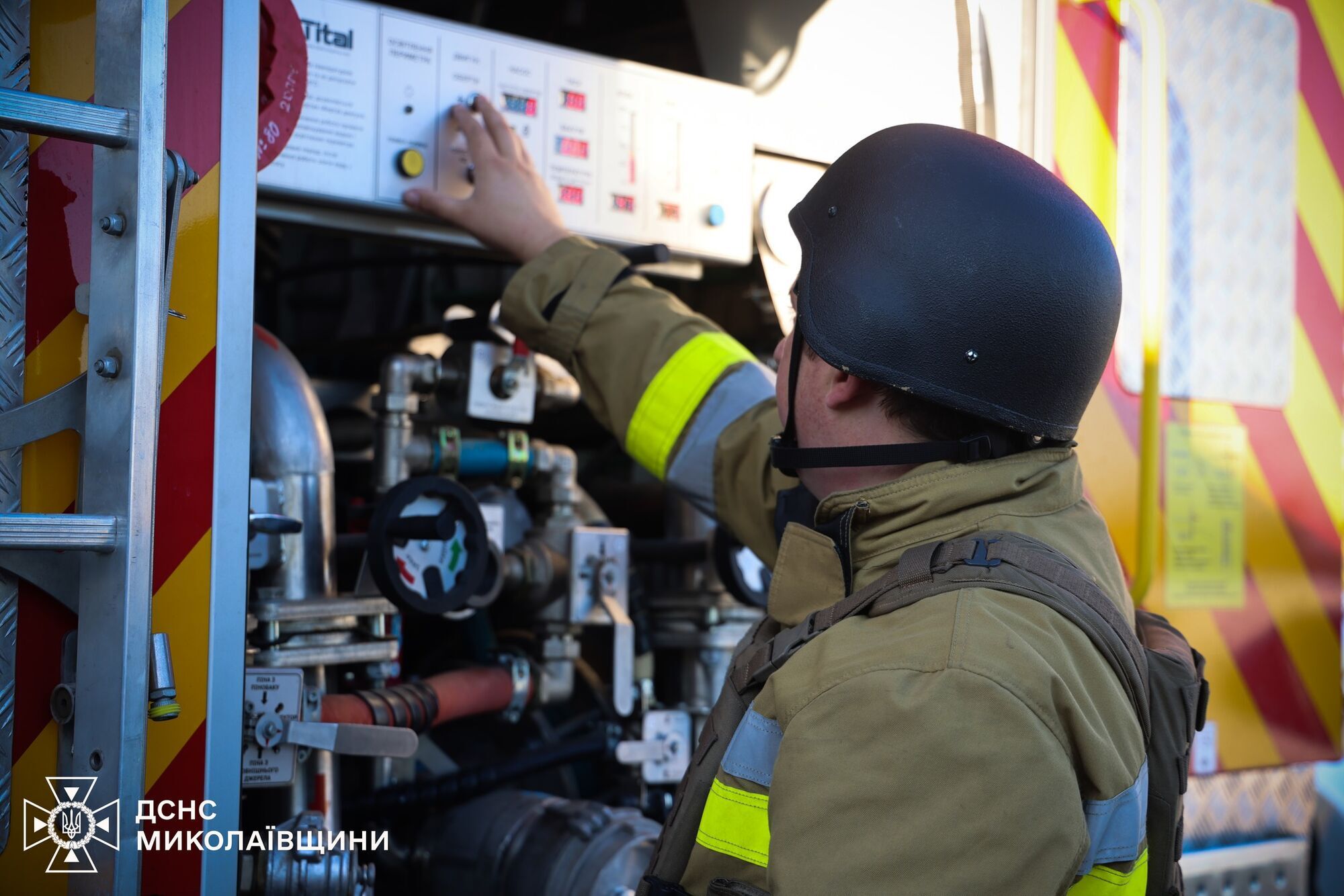 Удар врага баллистикой по Николаеву: погиб человек, среди 19 пострадавших - 9-летняя девочка. Фото и видео