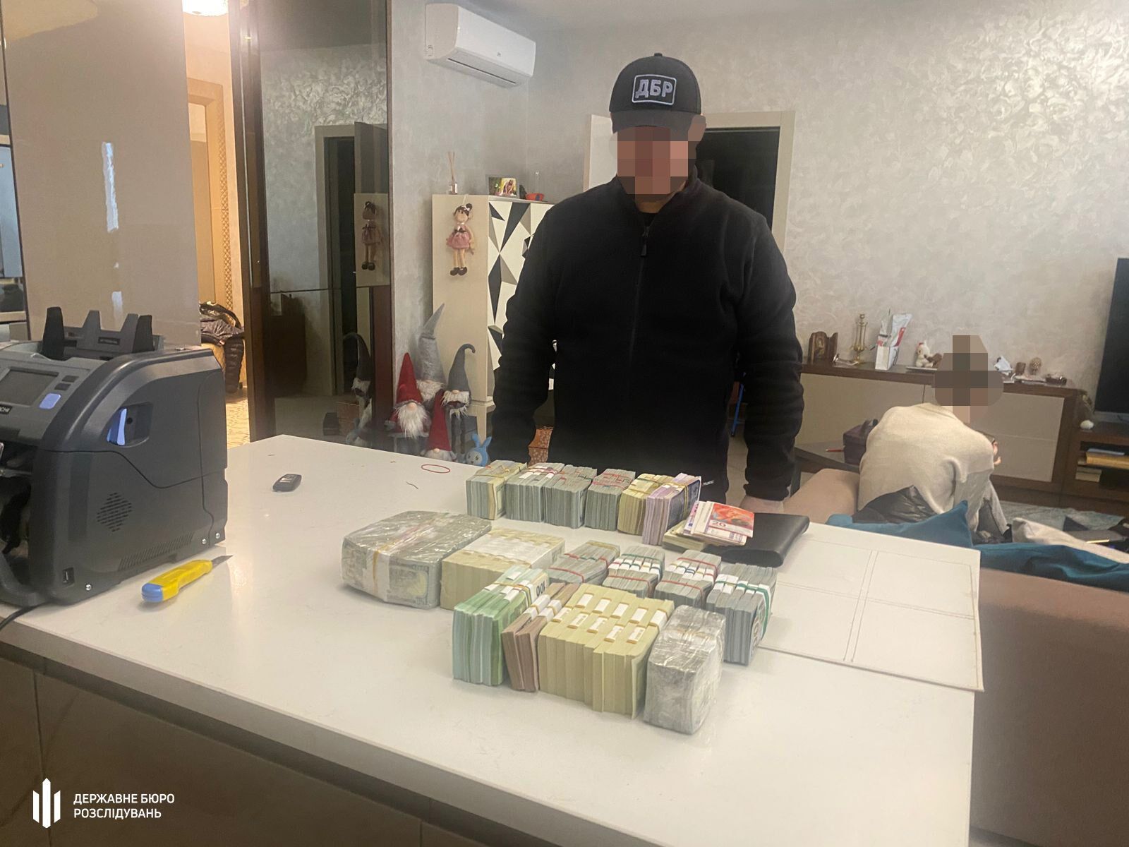 Обыски в помещении чиновницы