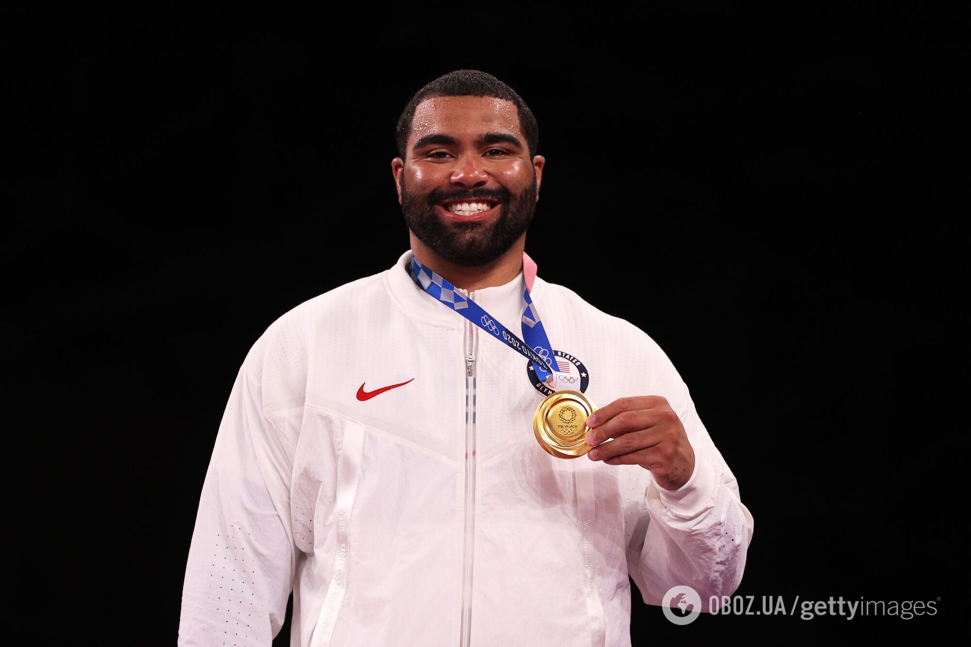 Олимпийский чемпион за 13 секунд победил брутальным нокаутом на турнире по "грязному боксу". Видео