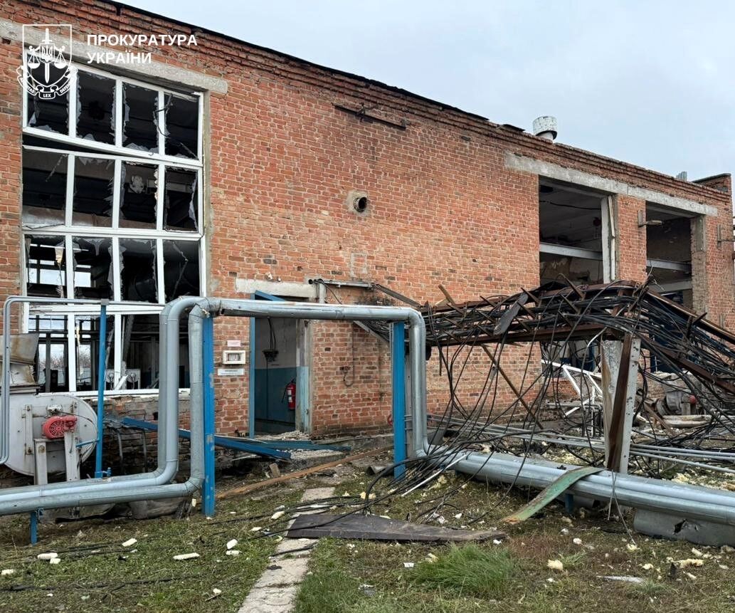 В Полтавской области из-за атаки РФ загорелся газодобывающий объект. Фото