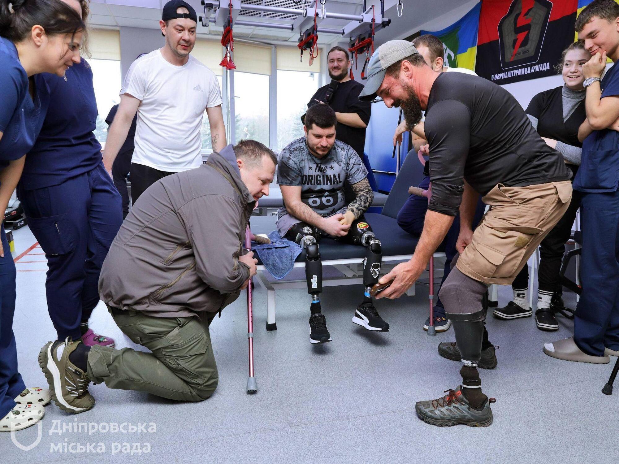 Сигнал обществу США продолжать поддержку Украины: в Днепр прибыла большая делегация американских ветеранов и президент TAPS