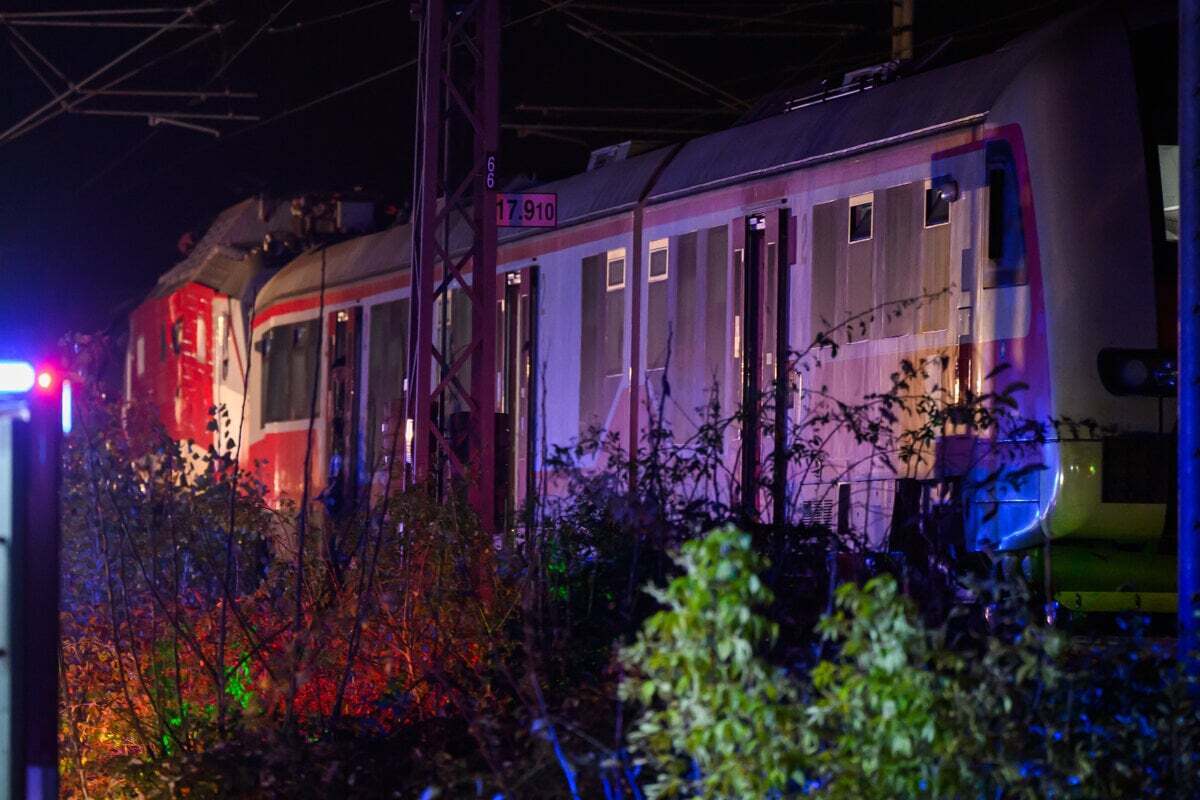 "Відчули сильний удар": у Словаччині зіткнулися два потяги, десятки постраждалих. Фото