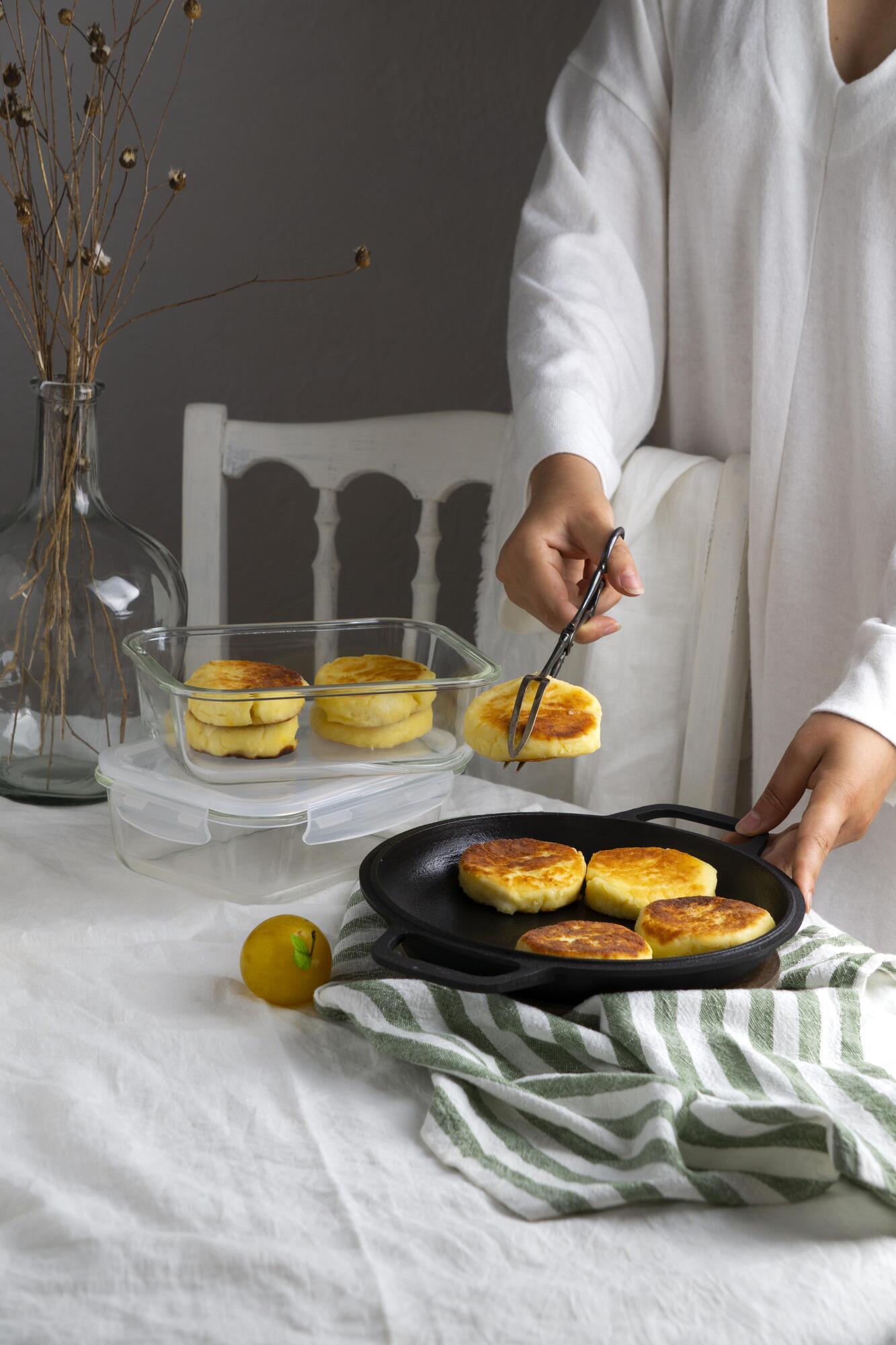 Не просто замешать тесто и пожарить: что важно учесть, чтобы оладьи получились пышными и нежными