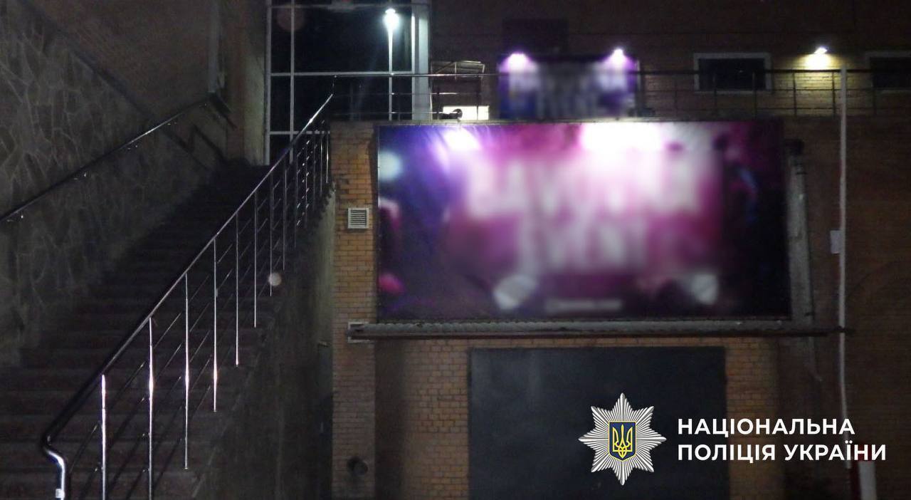 В Киеве иностранец в клубе едва не убил парня, который встал на защиту девушки. Все подробности, фото и видео