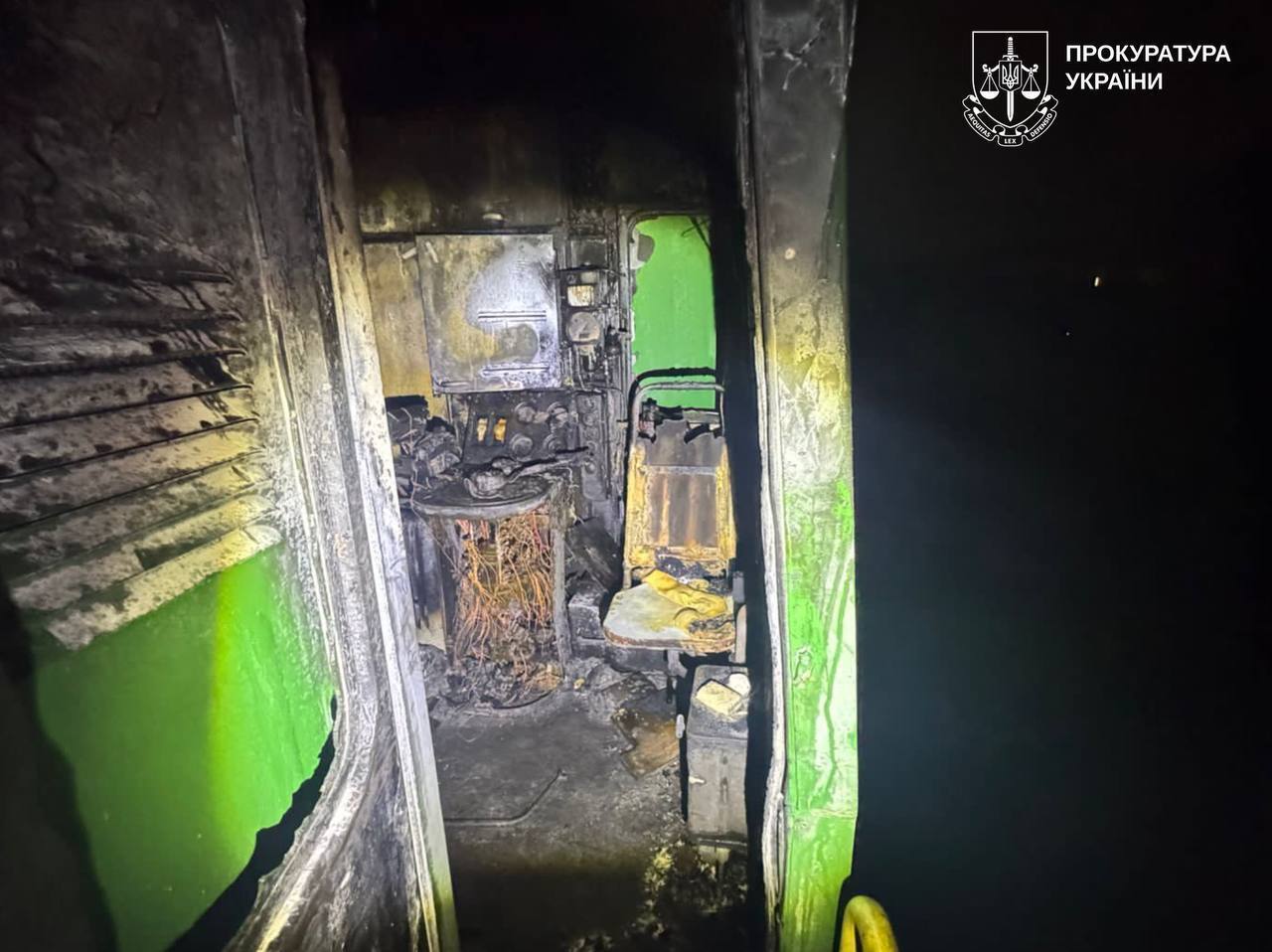 "Хотів легкого заробітку": в Харкові затримали підлітка, який підпалив локомотив на залізничному депо. Фото