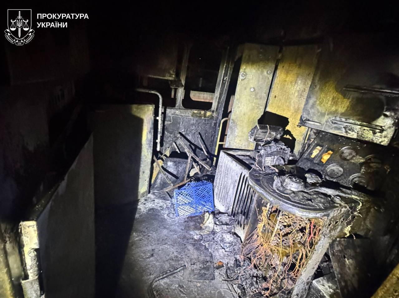 "Хотів легкого заробітку": в Харкові затримали підлітка, який підпалив локомотив на залізничному депо. Фото