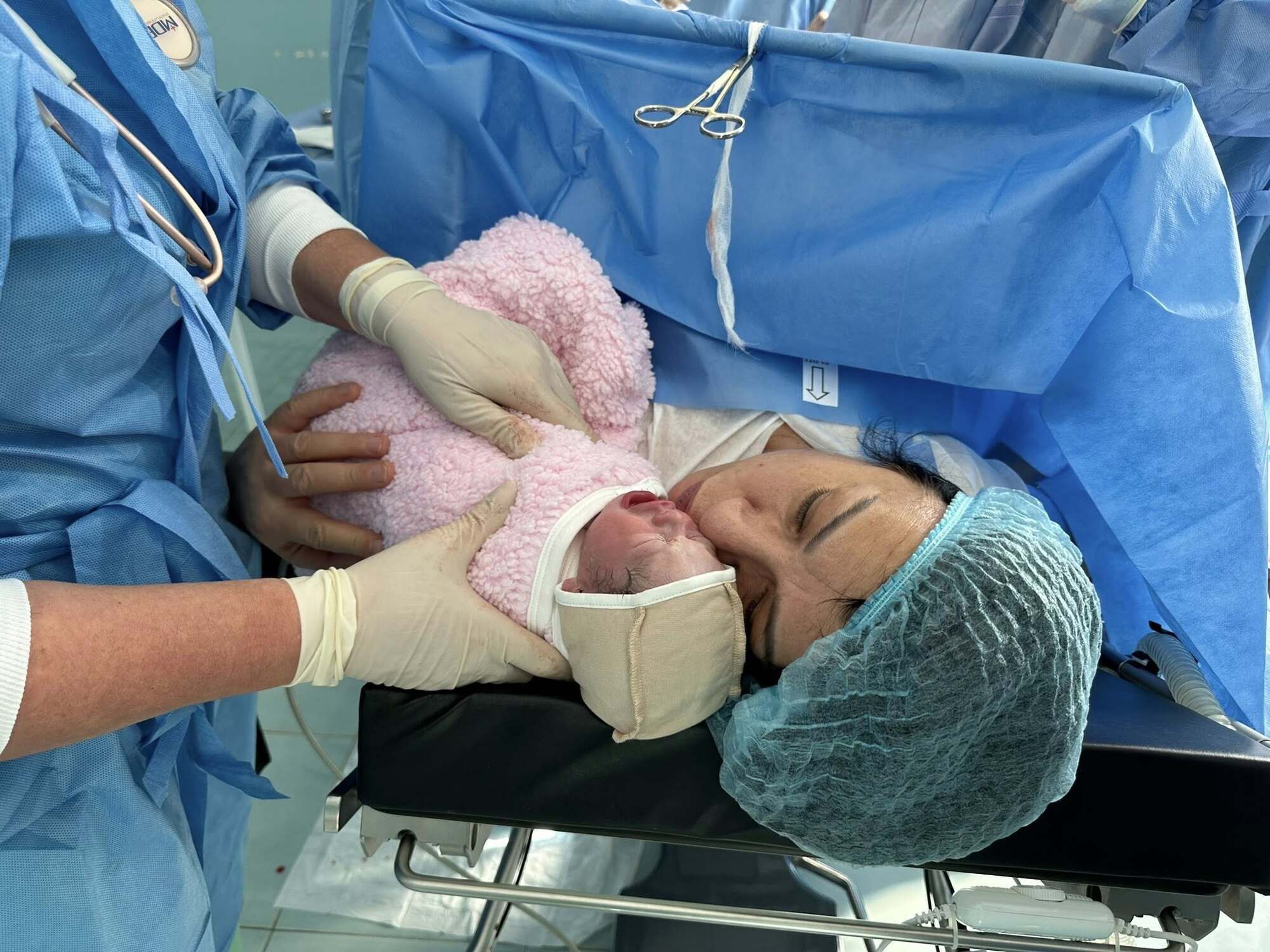 Українка, яка добровільно долучилася до ЗСУ, зустріла на війні своє кохання і стала мамою у 52 роки: мережу зворушила історія. Фото