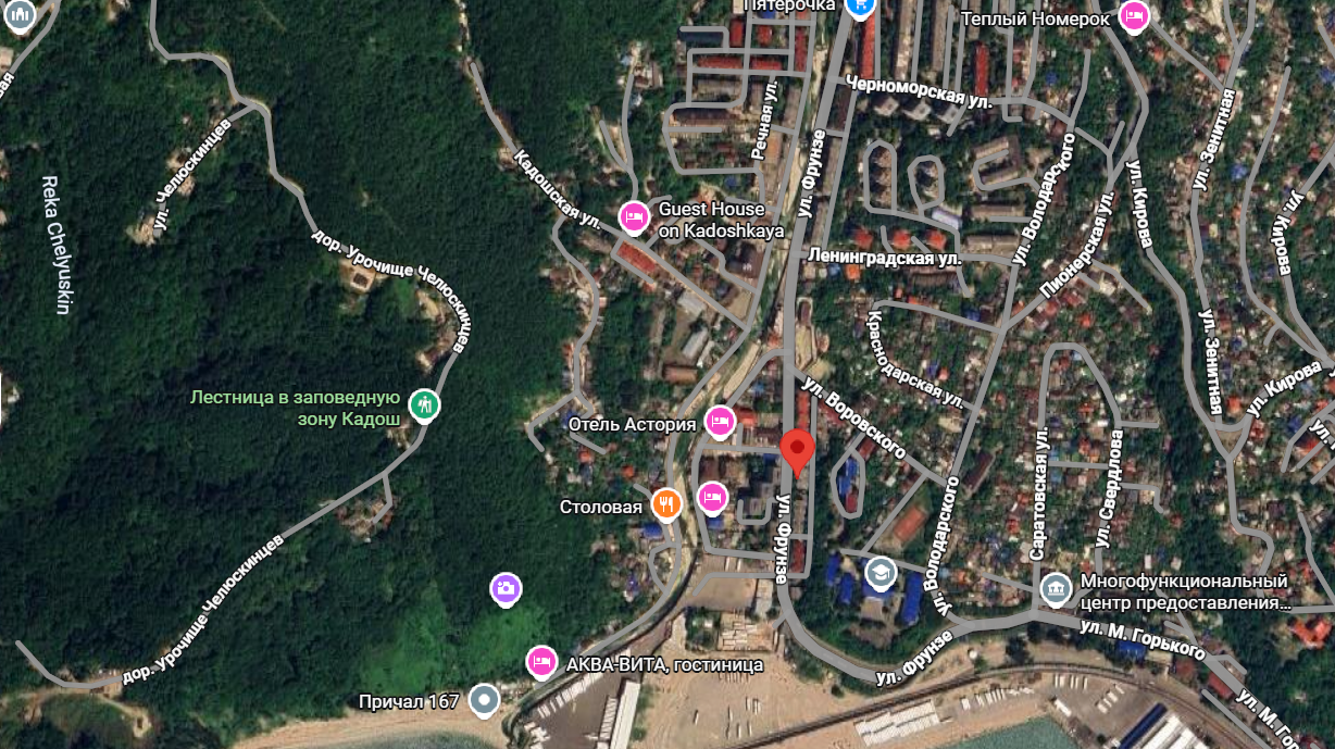 Порт у російському Туапсе атакували дрони, є влучання в район причалу: кажуть, що горів корабель. Фото і відео