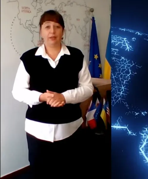 Який вигляд має ШІ-викладачка, яка читає лекції іноземною мовою в університеті Кропивницького. Фото та відео