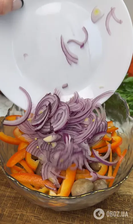 Пикантные маринованные грибы с овощами: вариант осенней закуски на любой случай