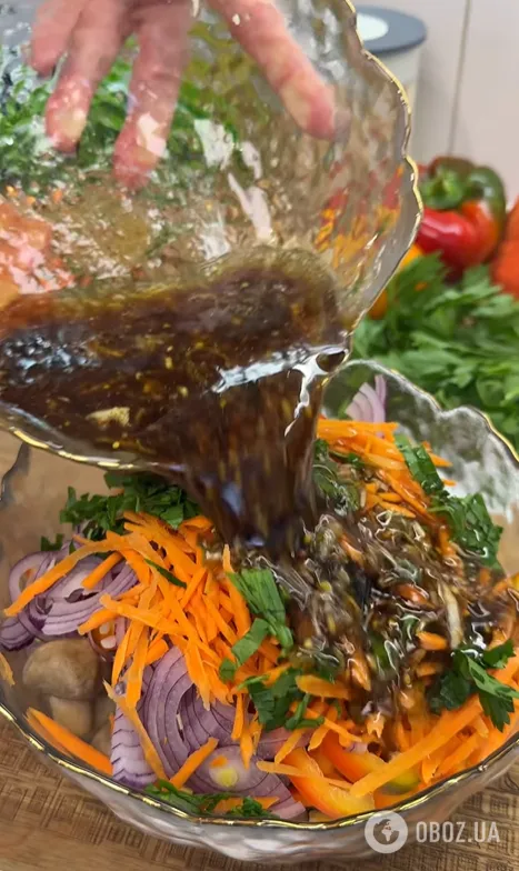 Пикантные маринованные грибы с овощами: вариант осенней закуски на любой случай