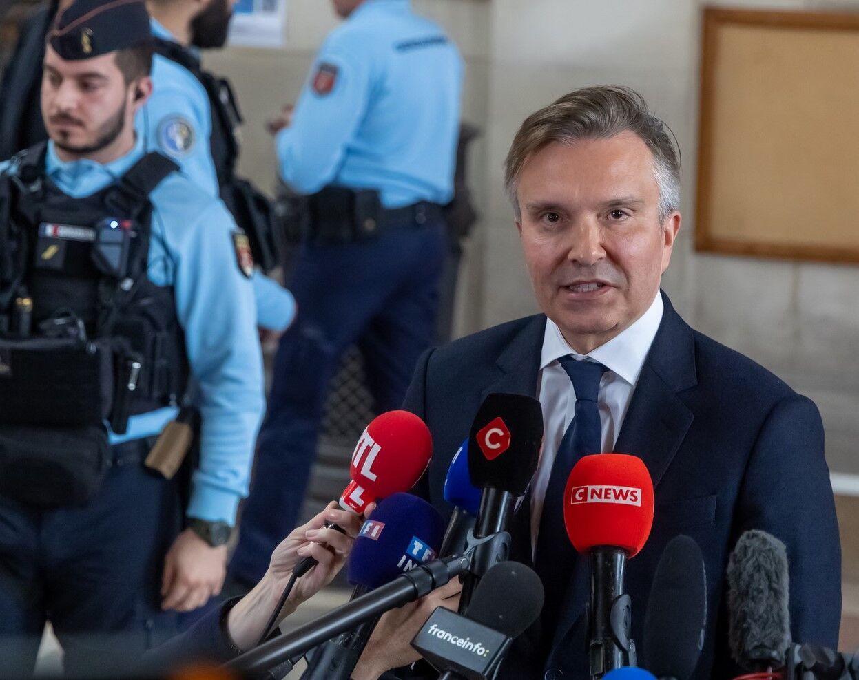 "Да здравствует свобода": экс-президента Франции Саркози выпустили из тюрьмы