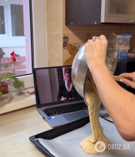 Справжній смак дитинства: як приготувати пухкі медові тістечка до чаю в домашніх умовах