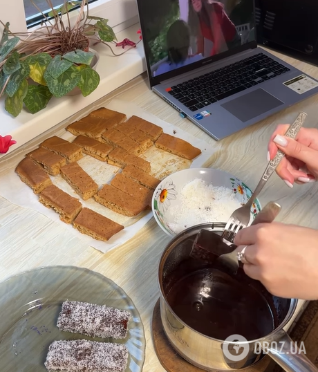 Справжній смак дитинства: як приготувати пухкі медові тістечка до чаю в домашніх умовах