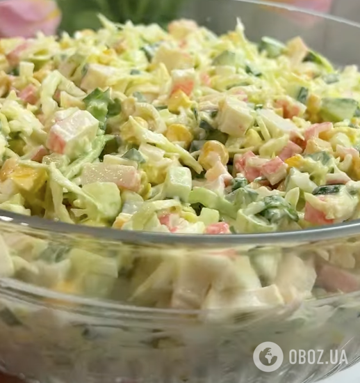 Крабовий салат по-новому: як приготувати смачну та ситну страву