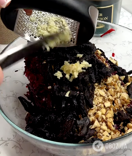 Смачніше, ніж вінегрет: корисний салат із запеченого буряка, який можна їсти щодня