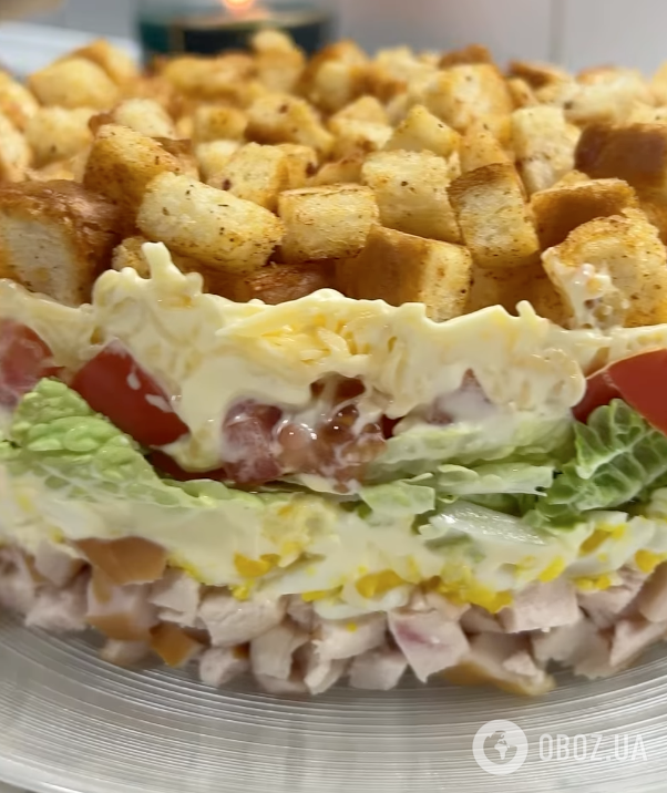 Салат "Новорічний" із простих продуктів: ділимося рецептом смачної та ситної страви