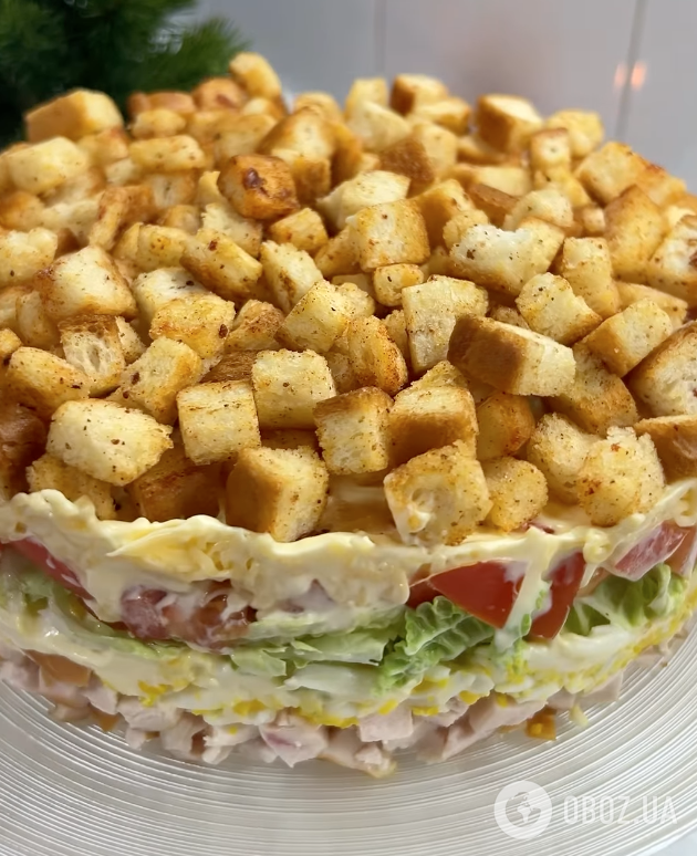 Салат "Новорічний" із простих продуктів: ділимося рецептом смачної та ситної страви