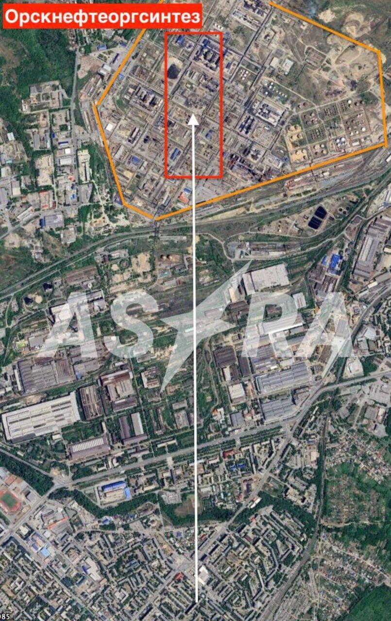 У російському Орську уражено нафтопереробний завод: Генштаб підтвердив атаку. Фото і відео