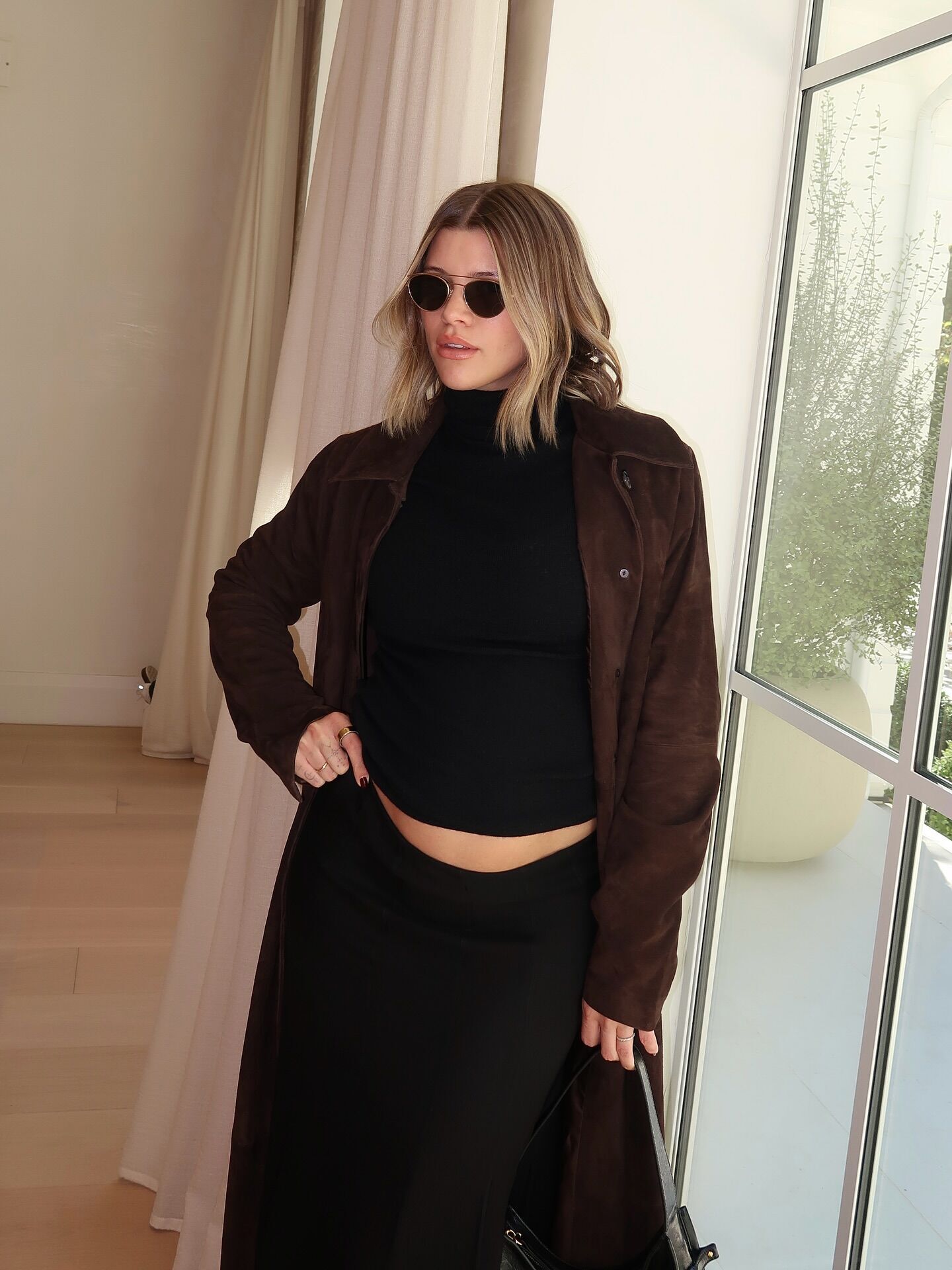 Цвета, которые боялись сочетать, теперь можно носить одновременно: модель развеяла миф о самой "некрасивой" комбинации